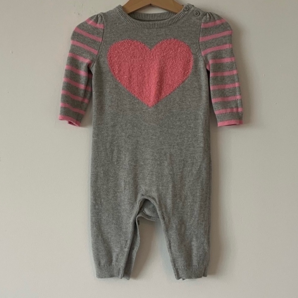 Gap heart print sweater one piece long sleeve jumpsuit. 3-6‎ Months